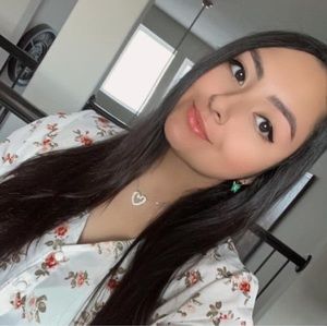 Meet your Posher, Cynthia